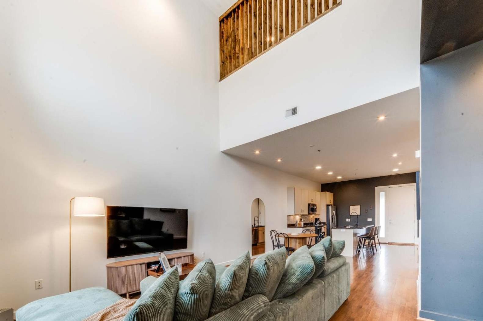 Chic Modern In The Vibrant Nulu District