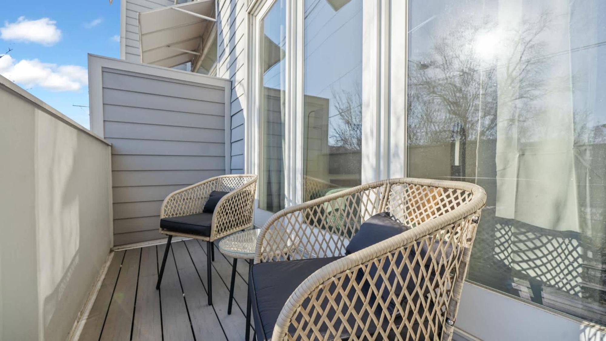 Chic Modern In The Vibrant Nulu District